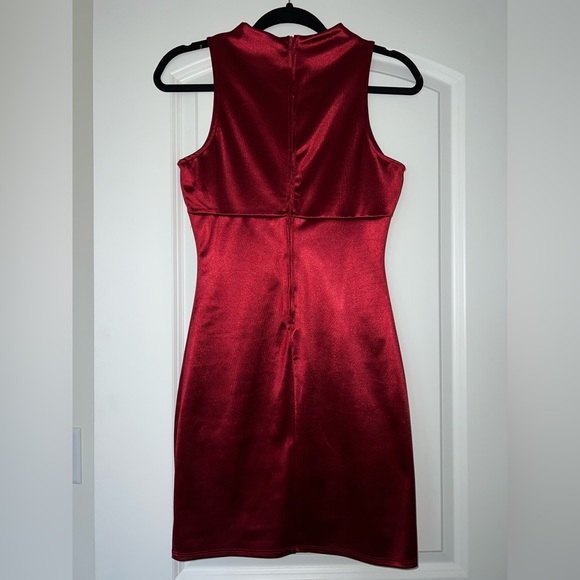 Windsor NWT High Neck Red Mini Sleeveless Dress, Satin fabric, BRAND NEW! - Picture 2 of 3